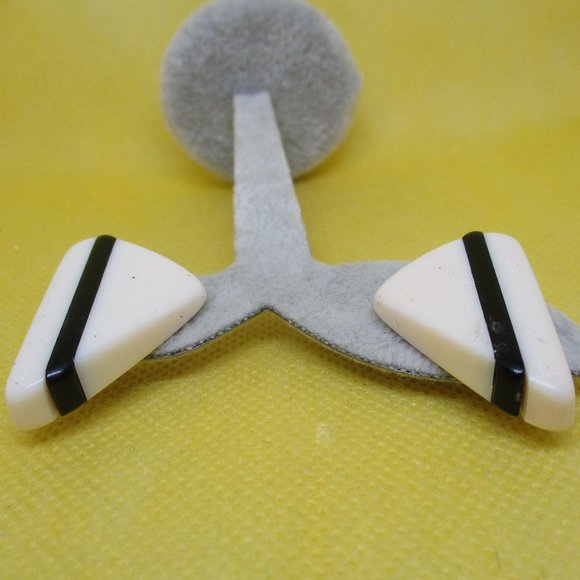 Avon Black White Plastic Triangle Earrings Pierced - Picture 4 of 7